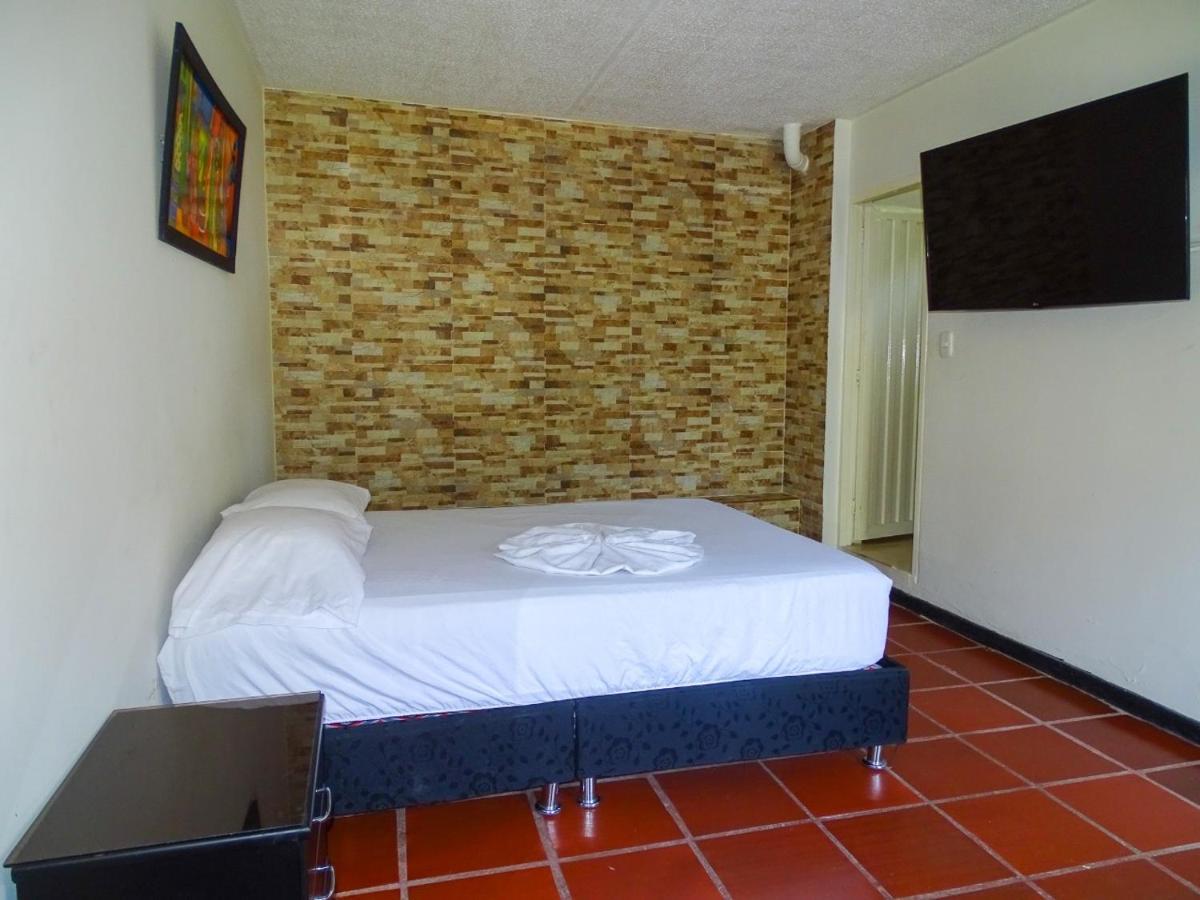 Hotel Villa De Rauzan Melgar Luaran gambar