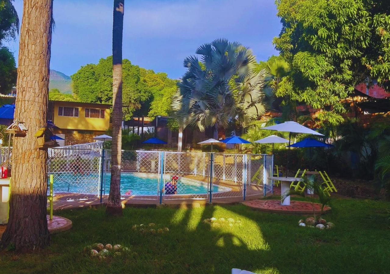 Hotel Villa De Rauzan Melgar Luaran gambar